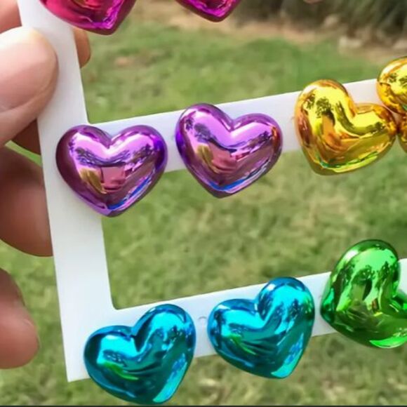 3D puffy green metallic heart balloon stud earrings - Picture 2 of 2